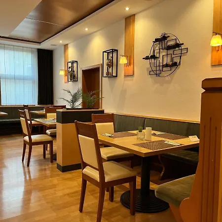 ホテル Restaurant Kreuz *